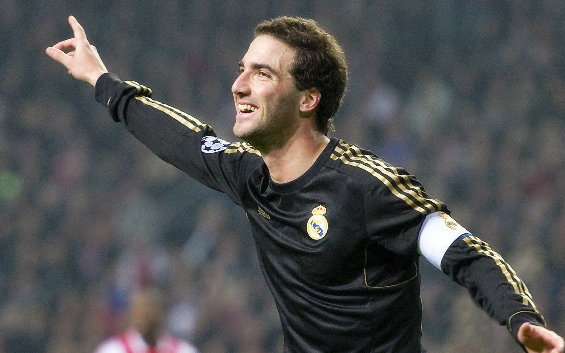 维尼修斯一人撕裂防线,尼日利亚新星导演逆转!利物浦遭遇战术谜题