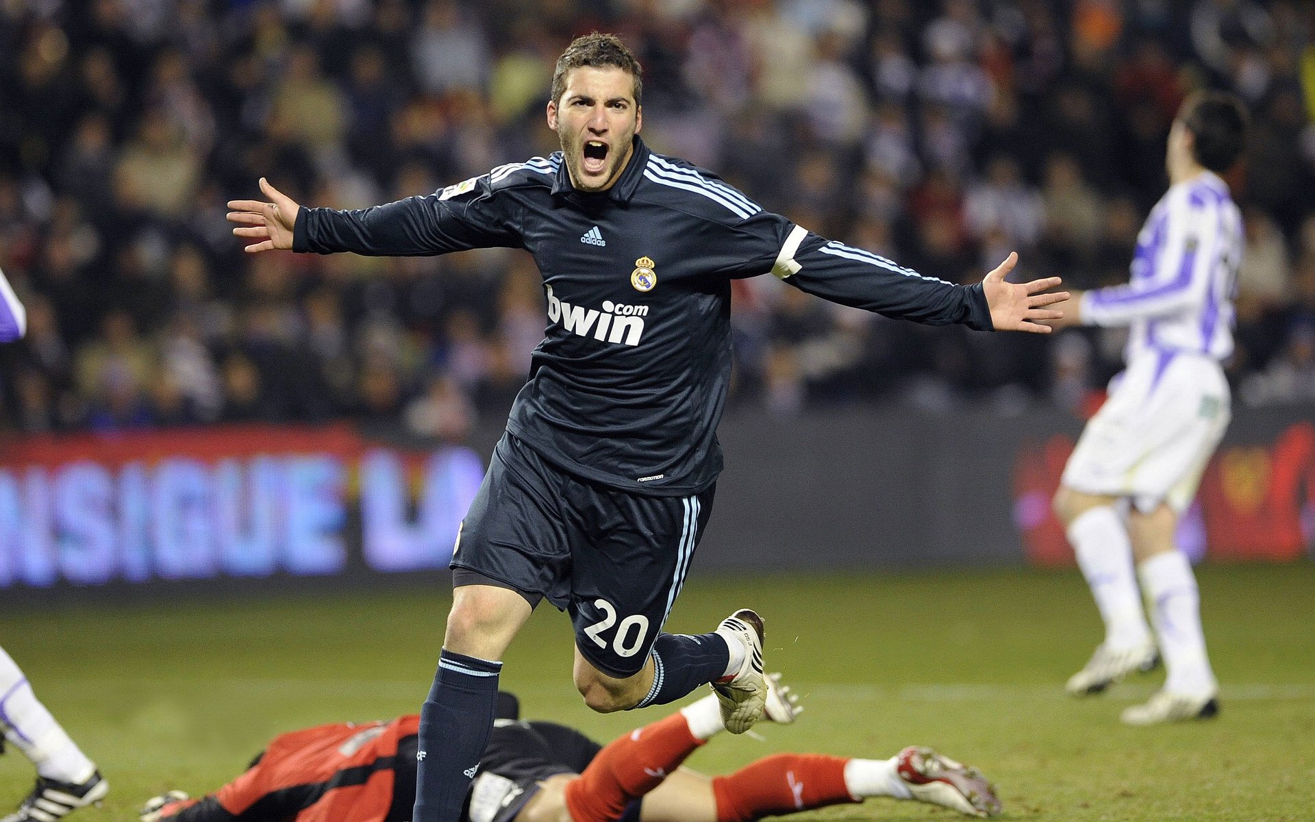 篮球场外的总决赛，伊拉克用战火击溃加拿大背后的文明对冲隐喻